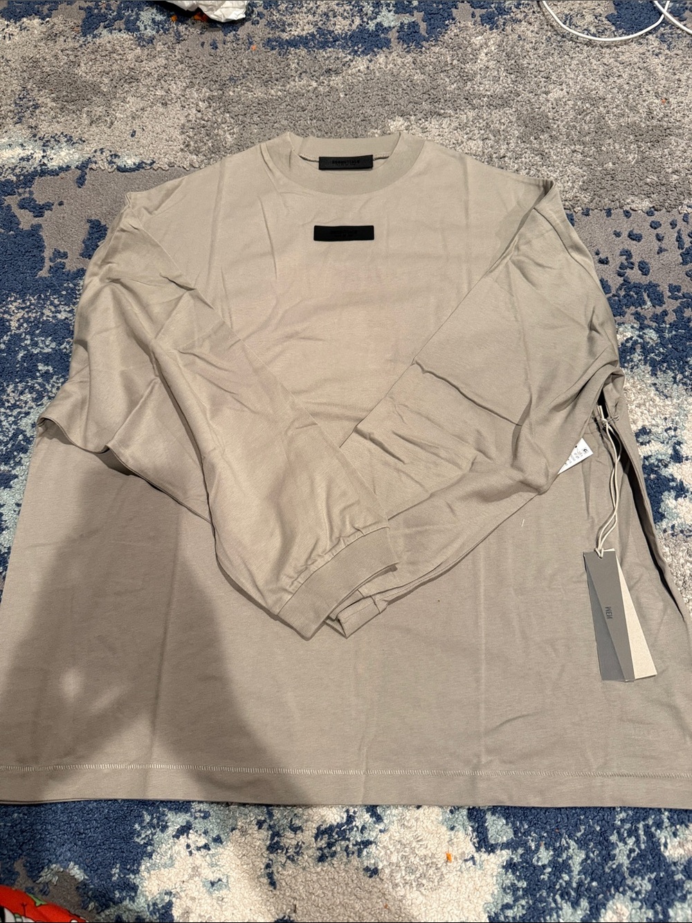 Men’s essential fear of God, long sleeve shirt, size medium seal